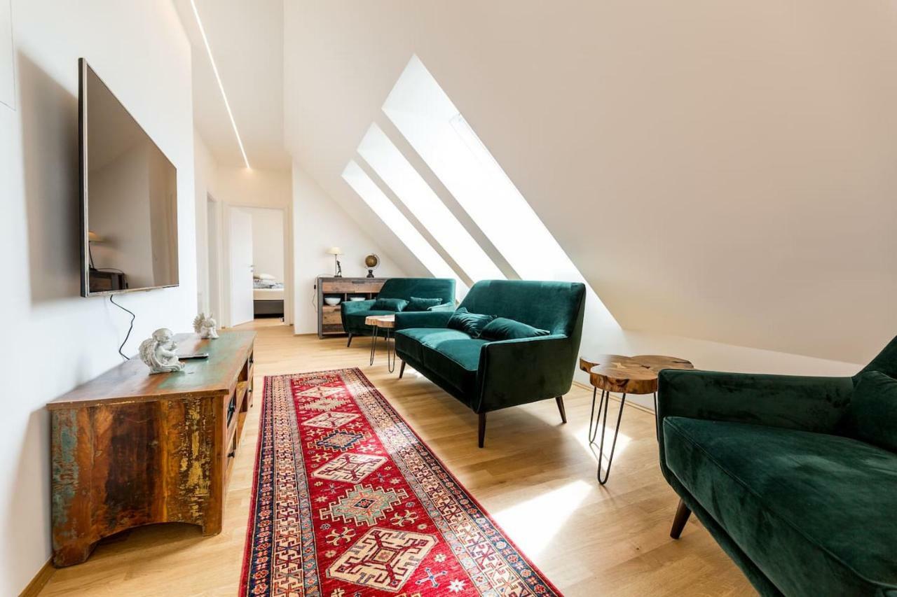 Grosse Dachgeschosswohnung Im Herzen Von Грац Екстер'єр фото