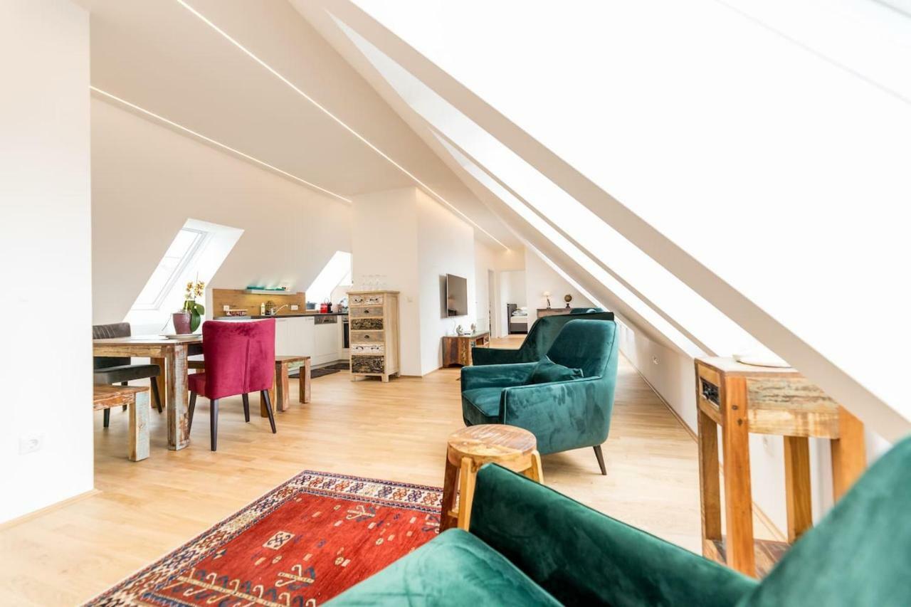 Grosse Dachgeschosswohnung Im Herzen Von Грац Екстер'єр фото