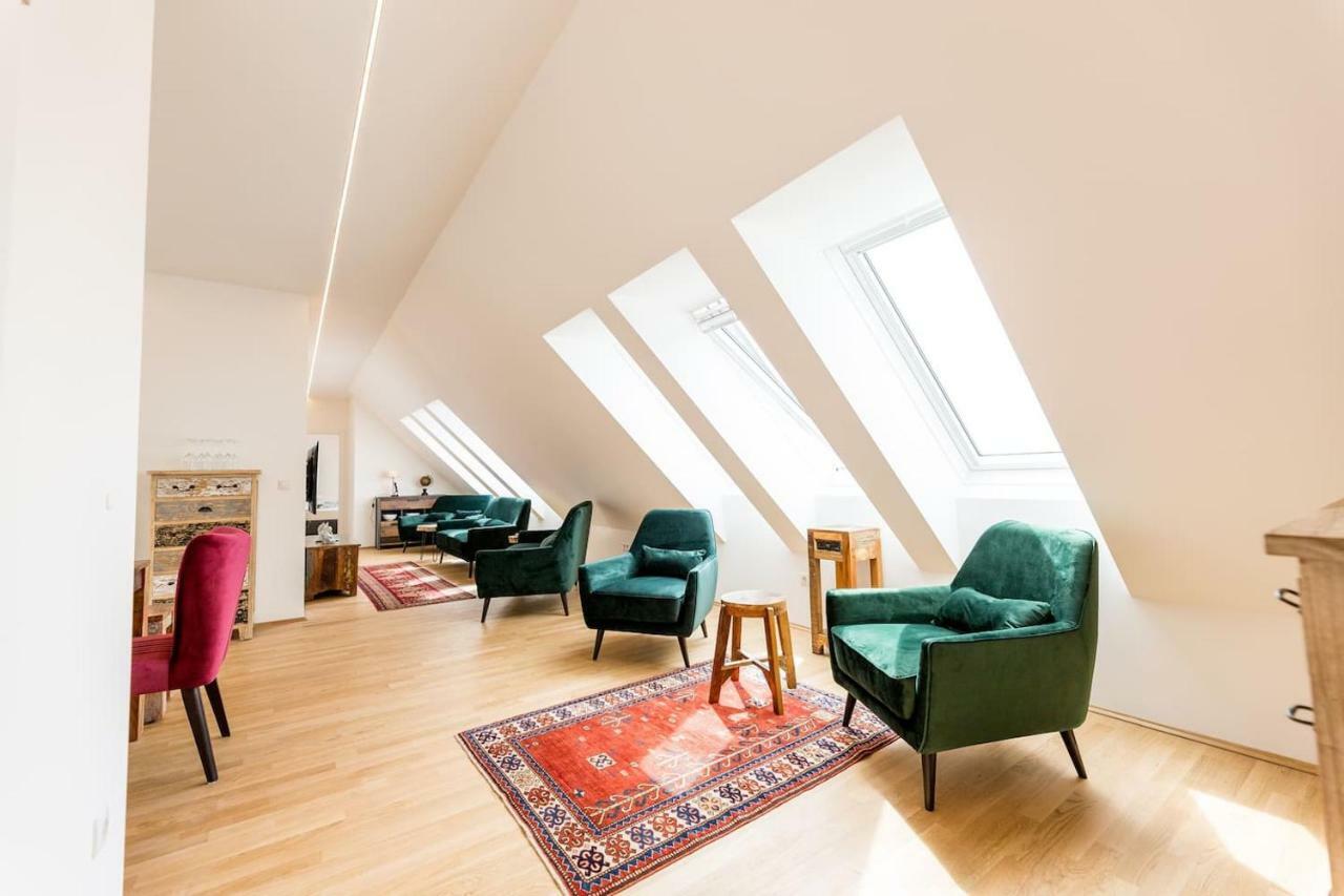 Grosse Dachgeschosswohnung Im Herzen Von Грац Екстер'єр фото