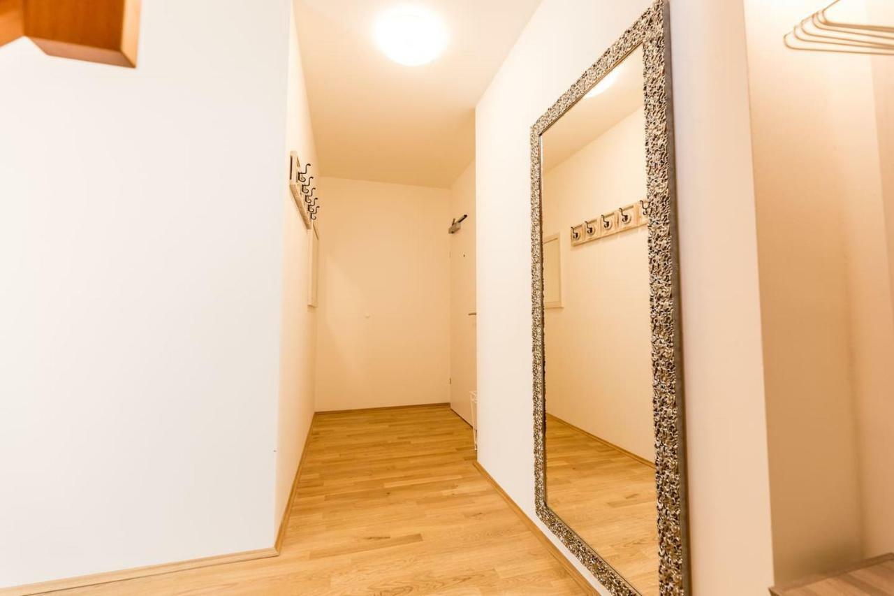 Grosse Dachgeschosswohnung Im Herzen Von Грац Екстер'єр фото