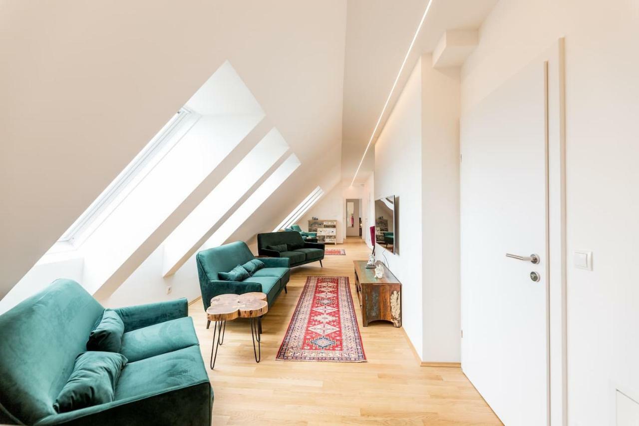 Grosse Dachgeschosswohnung Im Herzen Von Грац Екстер'єр фото