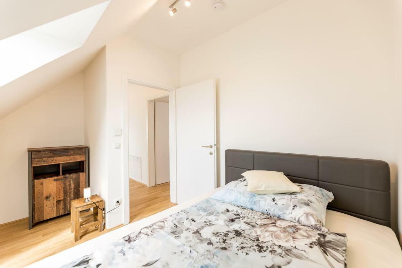 Grosse Dachgeschosswohnung Im Herzen Von Грац Екстер'єр фото